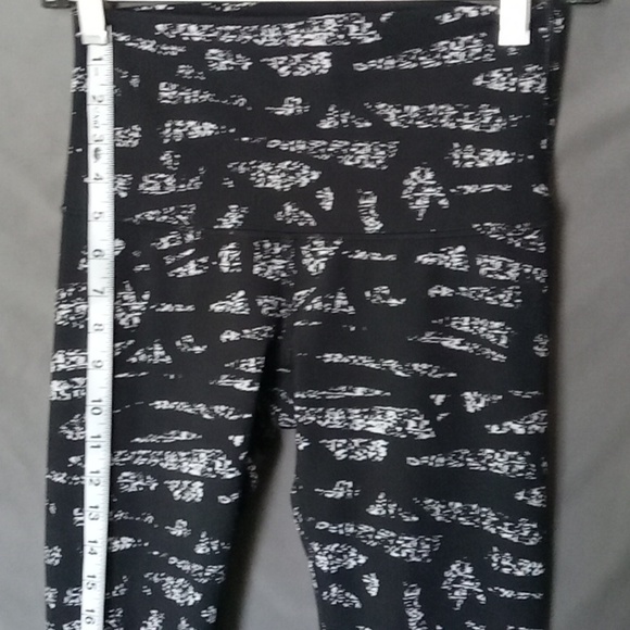 Lululemon Athletica High Rise Cropped Leggings - Picture 2 of 10